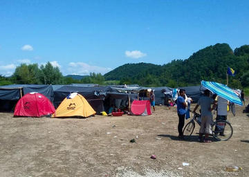 Bihać, accampamento migranti agosto 2018 - foto One Bridge to Idomeni.jpg