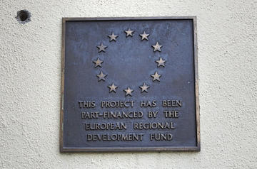 A plaque of the EU Regional Development Fund © Derick P. Hudson/Shutterstock