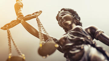 Giustizia, foto R. Classen - Shutterstock.jpg