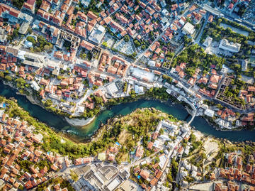 Veduta aerea di Mostar (Lukas Bischoff Photograph/Shutterstock)