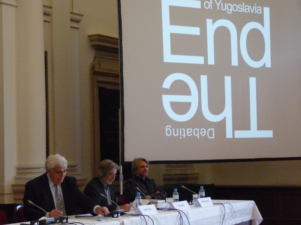 Durante la conferenza sulla "fine della Jugoslavia" Durante la conferenza sulla "fine della Jugoslavia"