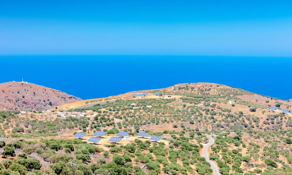 Fotonaponski paneli na Kreti - © fotoff/Shutterstock Fotonaponski paneli na Kreti - © fotoff/Shutterstock
