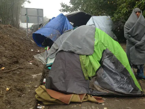 Berkasovo, i tendoni a ridosso del confine con la Croazia (Foto AOR) Berkasovo, i tendoni a ridosso del confine con la Croazia (Foto AOR)
