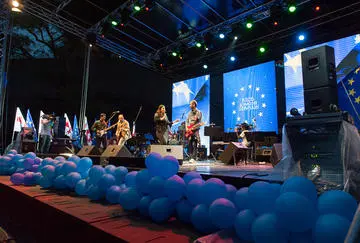 Several well-know Georgian bands performed at the civil society organised events while video addresses from public figures were shown in-between on screens behind the stage. (Photo by O. Krikorian) Several well-know Georgian bands performed at the civil society organised events while video addresses from public figures were shown in-between on screens behind the stage. (Photo by O. Krikorian)