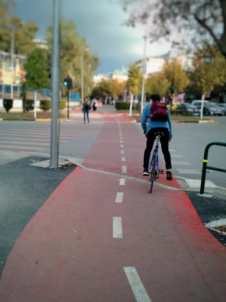 Pista ciclabile a Tirana, Albania - © Lumiere et compagnie/Shutterstock