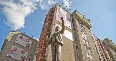 Pristina, statue of Bill Clinton (Photo Marco Fieber, Flickr) Pristina, statue of Bill Clinton (Photo Marco Fieber, Flickr)