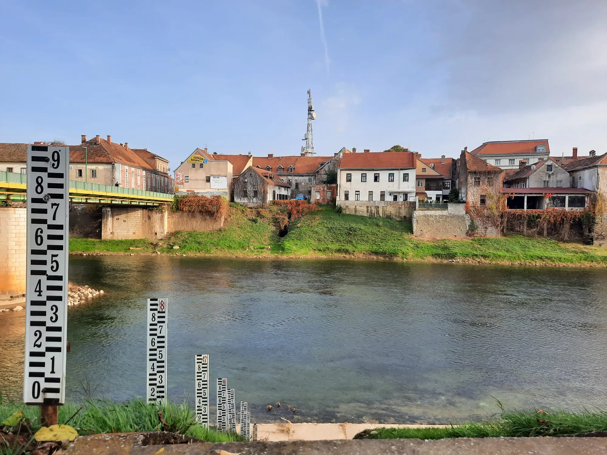 Karlovac, rijeka Kupa (foto G. Vale) Karlovac, rijeka Kupa (foto G. Vale)