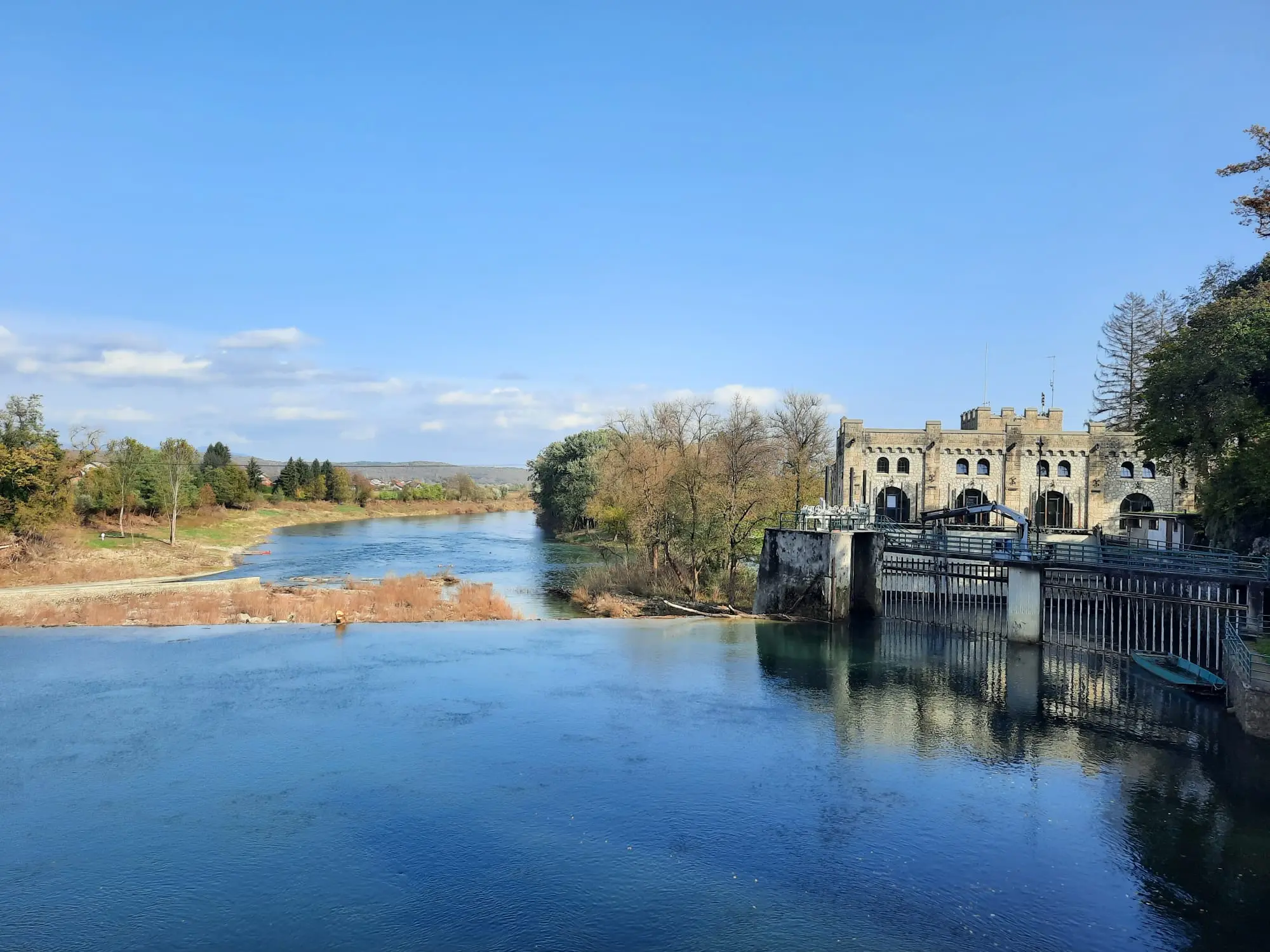 Hidroelektrana u Ozlju izgrađena u doba Habsburške Monarhije (Foto G. Vale) Hidroelektrana u Ozlju izgrađena u doba Habsburške Monarhije (Foto G. Vale)