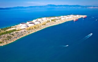 Rigassificatore sull'isola di Krk, Croazia - © Shutterstock