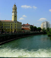 Il centro storico di Oradea, sul fiume Crişul Repede. In questa città del nord-ovest rumeno, al confine con l'Ungheria, è stato aperto il centro di eccellenza Nato per i servizi di sicurezza Il centro storico di Oradea, sul fiume Crişul Repede. In questa città del nord-ovest rumeno, al confine con l'Ungheria, è stato aperto il centro di eccellenza Nato per i servizi di sicurezza