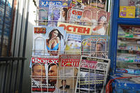 Settimanali e stampa popolare in un'edicola a Skopje (CharlesFred /Flickr) Settimanali e stampa popolare in un'edicola a Skopje (CharlesFred /Flickr)