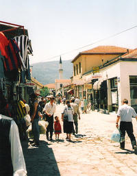 Una via del centro storico di Skopje (HappyTellus /Flickr)