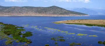 Vista dei laghi di Prespa dal villaggio di Mala Gorica, in Albania (rante_i /Flickr) Vista dei laghi di Prespa dal villaggio di Mala Gorica, in Albania (rante_i /Flickr)