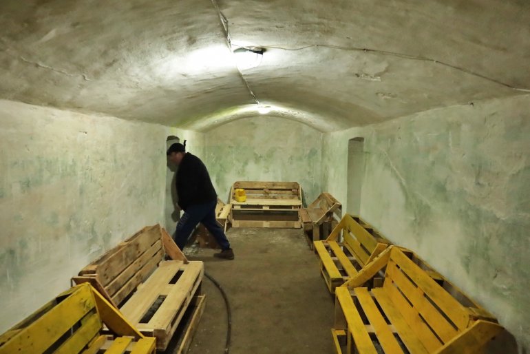 A Chernivtsi si allestiscono scantinati - © Courrier des Balkans