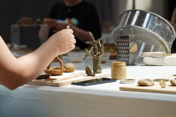 Durante un laboratorio presso la Fondazione Reggio Children - foto di Davide Sighele