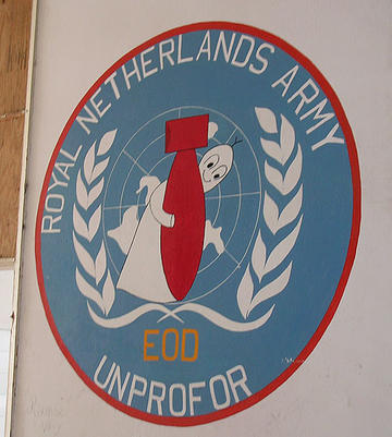 Dutchbat, all'interno della fabbrica di accumulatori (foto OBC)