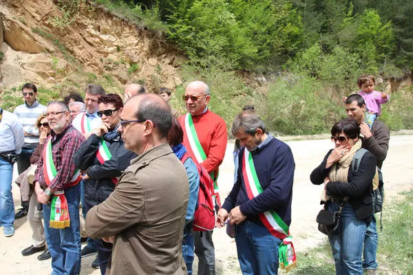 Familiari e autorità italiane nel luogo della strage, 20 anni dopo (Foto AOR)