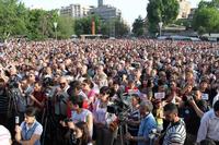 I manifestanti in Piazza della Libertà il 31 maggio (Foto © Arman Veziryan)
