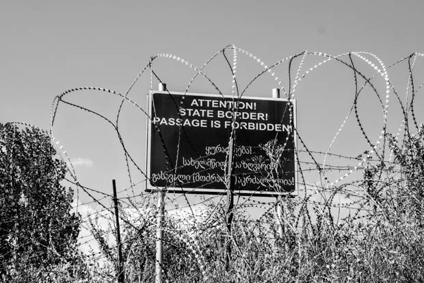 Il "confine di stato" -  foto Matteo Zola