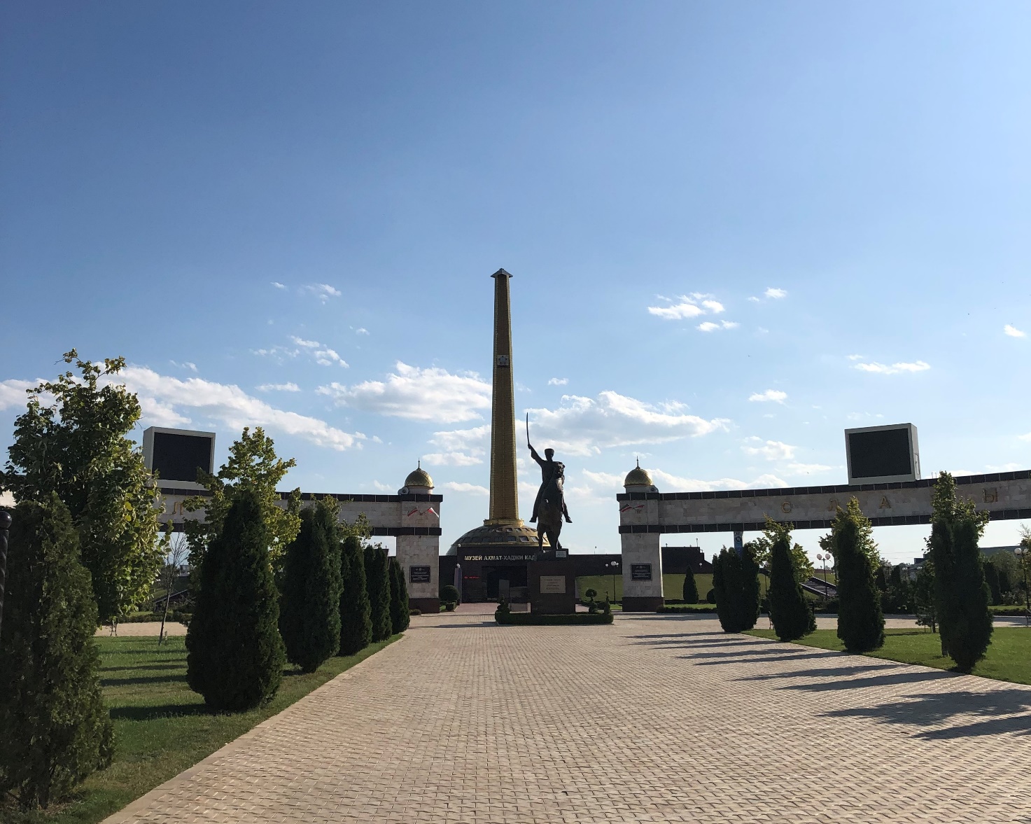 Il museo Akhmat Kadyrov, il presidente ucciso in un attentato il 9 maggio 2004. Il museo Akhmat Kadyrov, il presidente ucciso in un attentato il 9 maggio 2004.