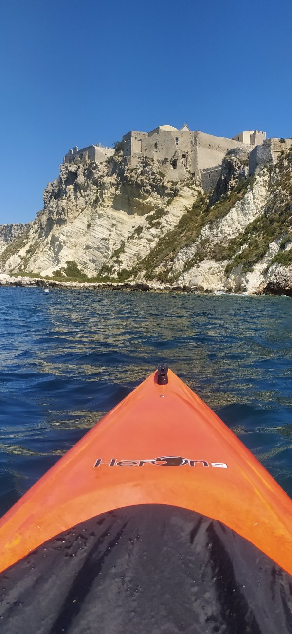 In Kayak attorno all'isola di San Nicola - foto di Fabio Fiori In Kayak attorno all'isola di San Nicola - foto di Fabio Fiori