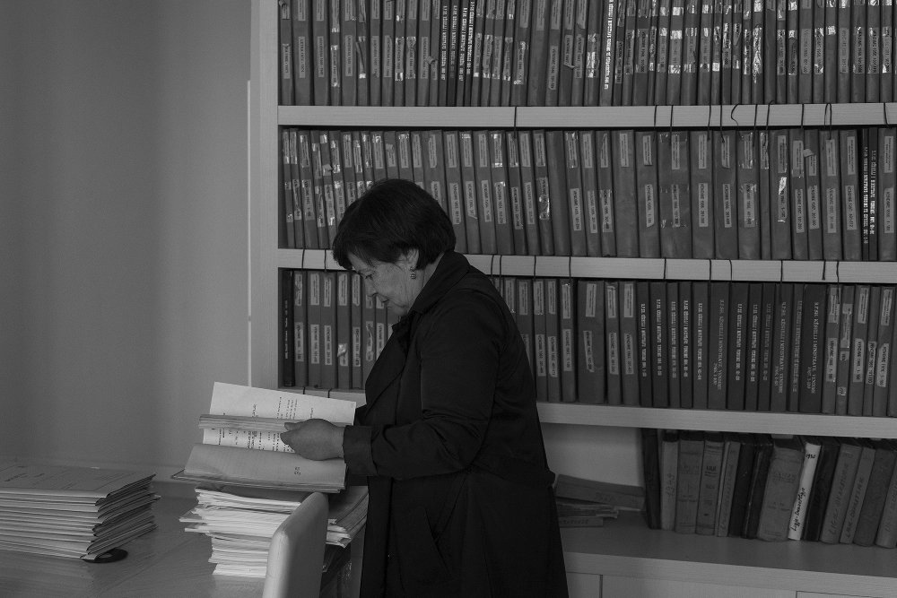 Nevile, nelle sale dell'archivio - Camilla de Maffei Nevile, nelle sale dell'archivio - Camilla de Maffei