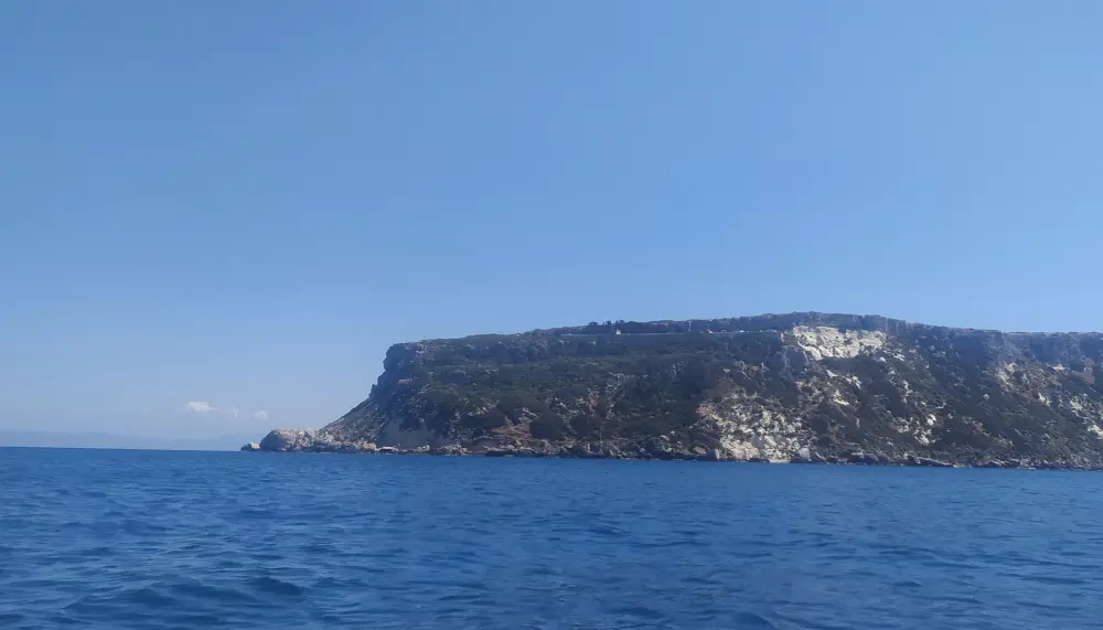 Isole-Tremiti-in-kayak-da-San-Nicola-a-Capraia
