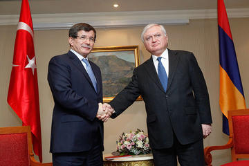 L'incontro dei due ministri degli Esteri (©PAN Photo/Tigran Mehrabyan)