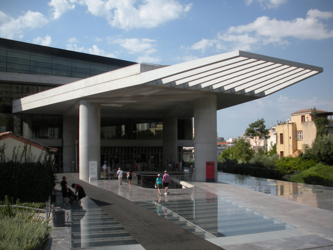 L'ingresso del nuovo Museo dell'Acropoli, ad Atene - foto F.Polacco L'ingresso del nuovo Museo dell'Acropoli, ad Atene - foto F.Polacco