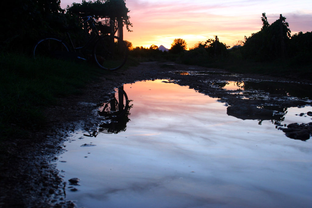 Međugorje, pozza creata dalla pioggia su una strada sterrata - Mariangela Pizziato Međugorje, pozza creata dalla pioggia su una strada sterrata - Mariangela Pizziato