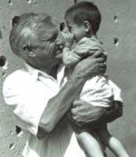 Muhammed a 3 anni con Jovan Divjak Muhammed a 3 anni con Jovan Divjak