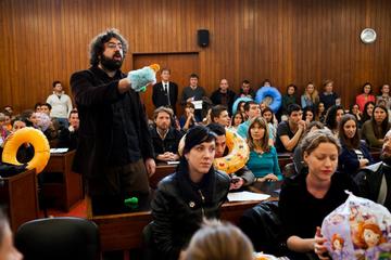 Durante l'audizione del 5 novembre (foto "Ne da(vi)mo Beograd") Durante l'audizione del 5 novembre (foto "Ne da(vi)mo Beograd")