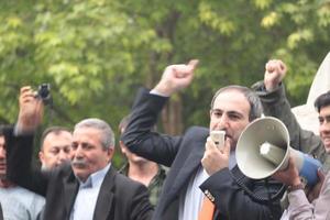 Nikol Pashinyan il 29 maggio, due giorni dopo la sua liberazione, in un incontro pubblico a Yerevan (Foto © Arman Veziryan)