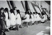 Orfane armene al lavoro in un centro dell'American Committee