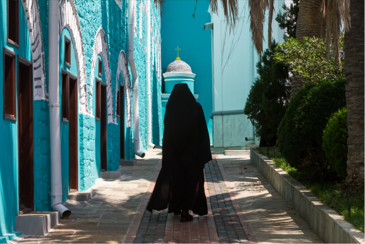 Pandemia-e-vaccini-in-Grecia-Chiesa-a-favore-Chiesa-contro