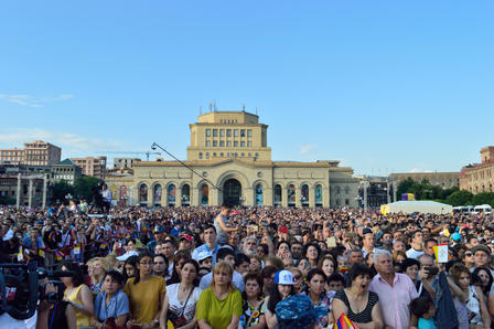 Folla a Yerevan per la visita di Papa Francesco (foto S. Zoppellaro) Folla a Yerevan per la visita di Papa Francesco (foto S. Zoppellaro)