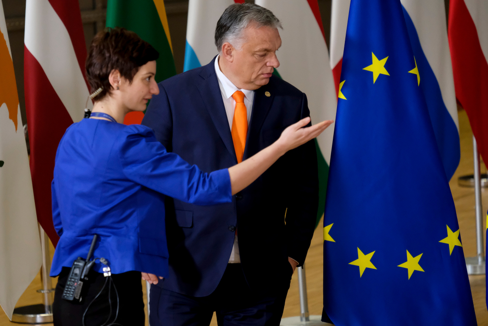 Popolari-europei-la-fatica-a-distanziarsi-da-Orban