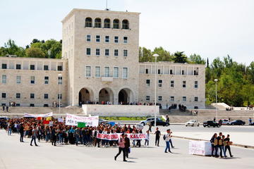 Le proteste degli studenti universitari a Tirana - Facebook