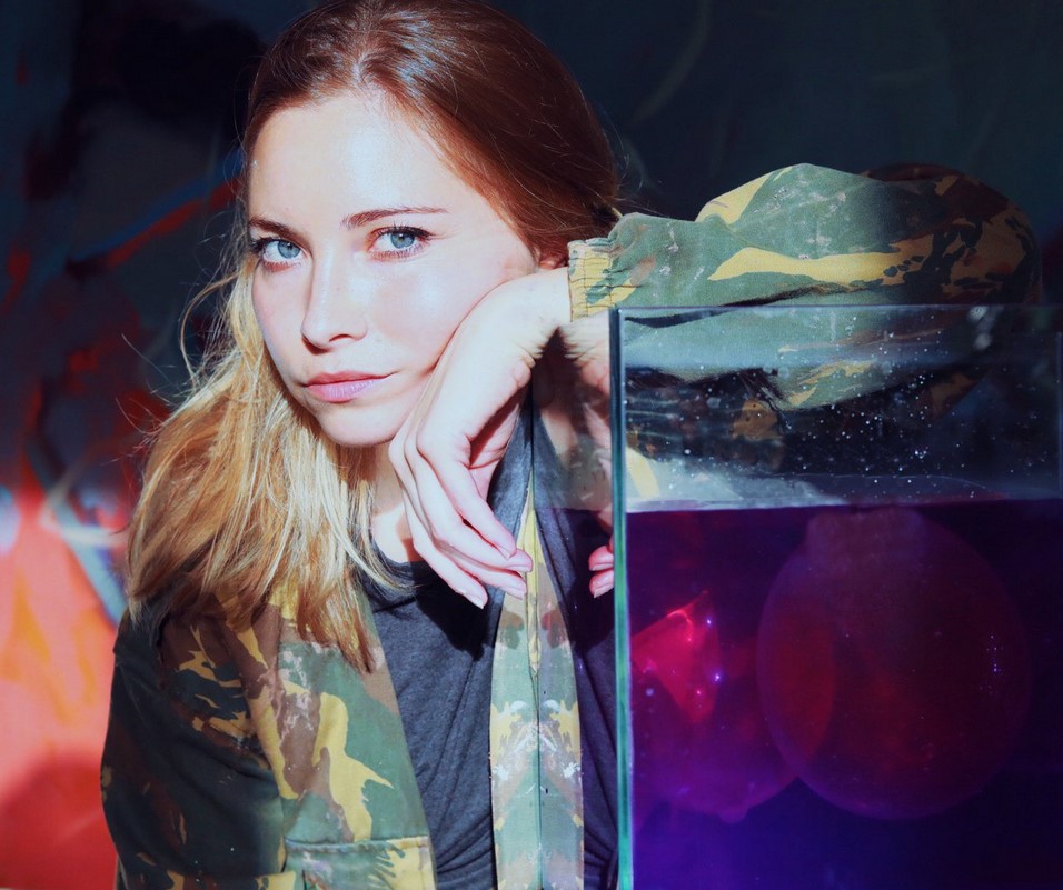 Scintille-di-gioia-nell-arte-di-Gala-Bell