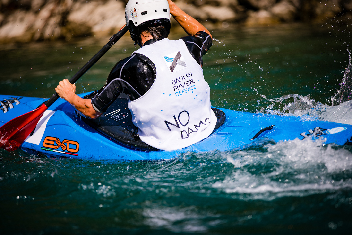 In kayak sul fiume Tara (ME) foto di Katja Jemec, per gentile concessione di Balkan River Defence