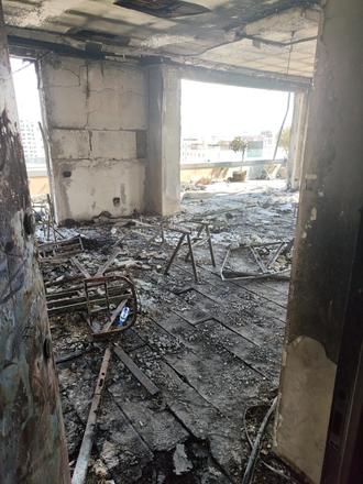 Tirana, immagine interna del palazzo bruciato (foto OBCT)