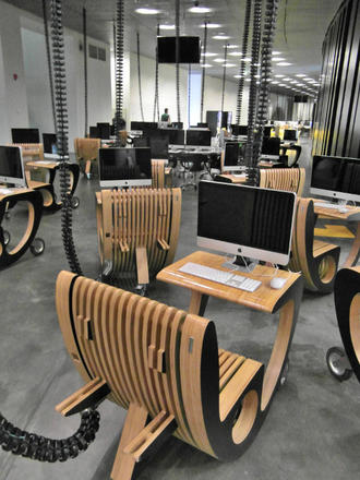 Un'aula del TUMO, Yerevan (Foto Simone Zoppellaro)