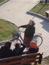 Women in the village (Photo C. Bezzi)