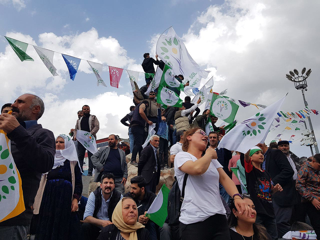 Sostenitori dello Yeşil Sol Parti a Van (foto F. Brusa)