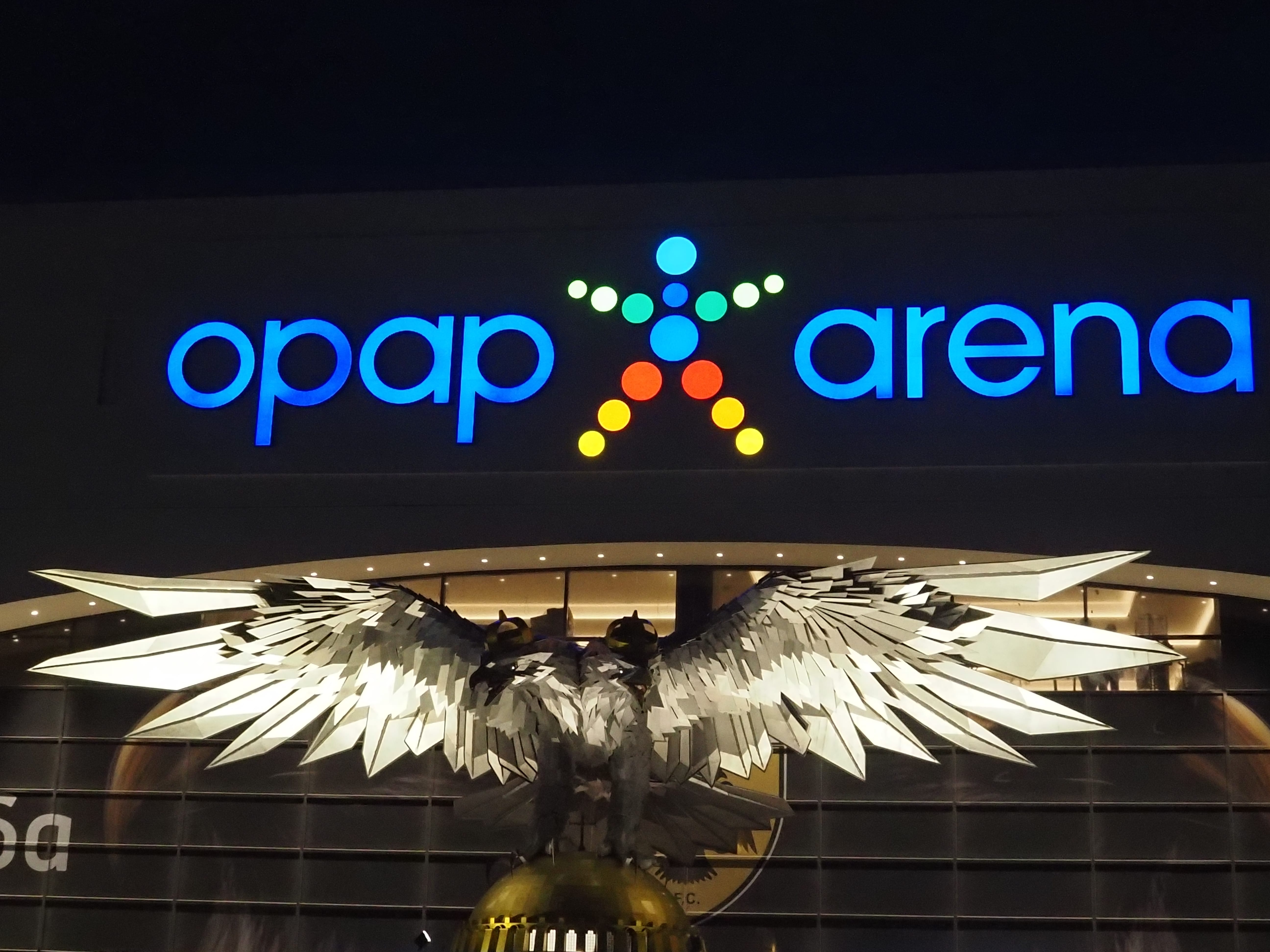 L’aquila a due teste realizzata dallo scultore ungherese Miklós Gábor Szőke (Foto A. Giussani)