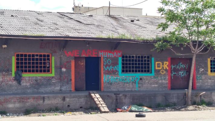 Le baracche dietro la stazionedi Belgrado (foto S. Maraone) Le baracche dietro la stazionedi Belgrado (foto S. Maraone)