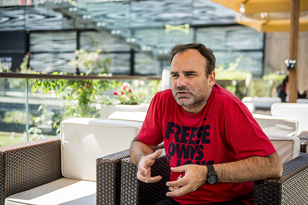 Dino Mustafić (foto di Imra Kapetanović /Kosovo 2.0)