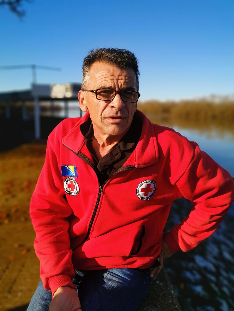 Dražen Mikić, responsabile della Croce Rossa di Orašje: due dei suoi tre figli si sono trasferiti all'estero dopo l'alluvione. Magdalena "oggi assiste gli anziani in Germania. Mi fa ancora male" - Foto: Lillo Montalto Monella Dražen Mikić, responsabile della Croce Rossa di Orašje: due dei suoi tre figli si sono trasferiti all'estero dopo l'alluvione. Magdalena "oggi assiste gli anziani in Germania. Mi fa ancora male" - Foto: Lillo Montalto Monella