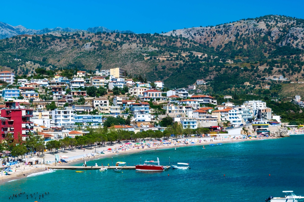 La città costiera di Himara © Jana Janina/Shutterstock