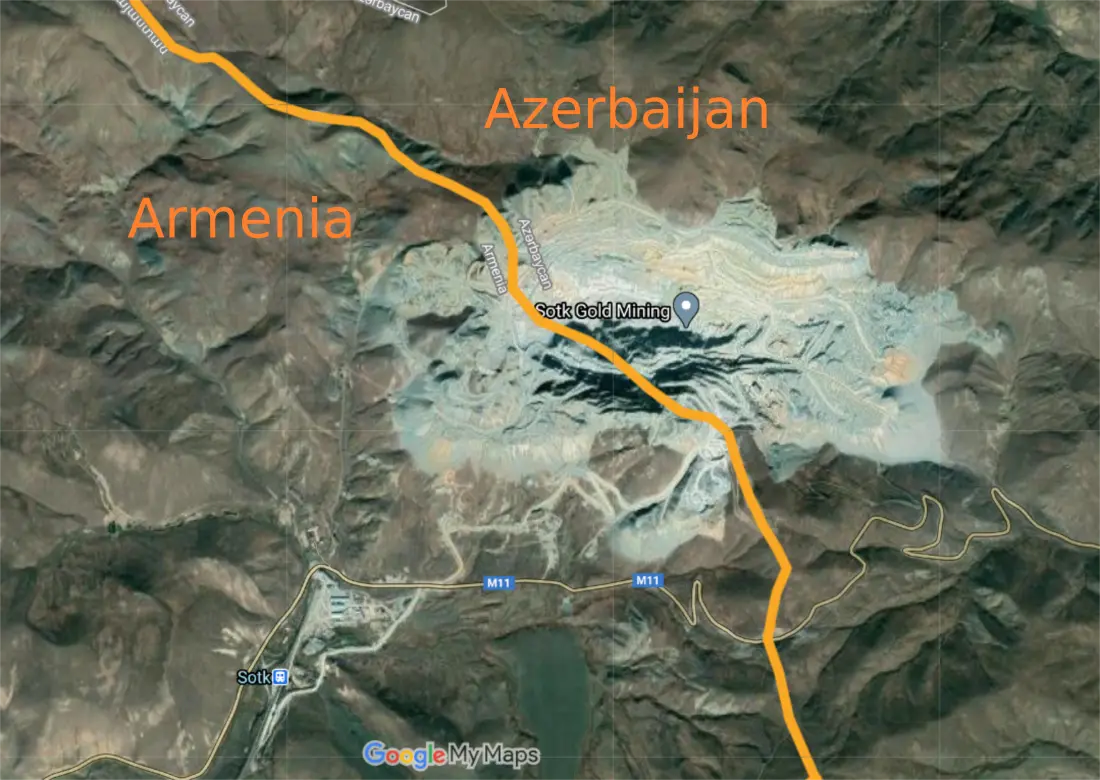 mappa della linea di confine tra Armenia e Azerbaijan. Si nota come maggior parte della miniera si trovi su territorio azero mappa della linea di confine tra Armenia e Azerbaijan. Si nota come maggior parte della miniera si trovi su territorio azero